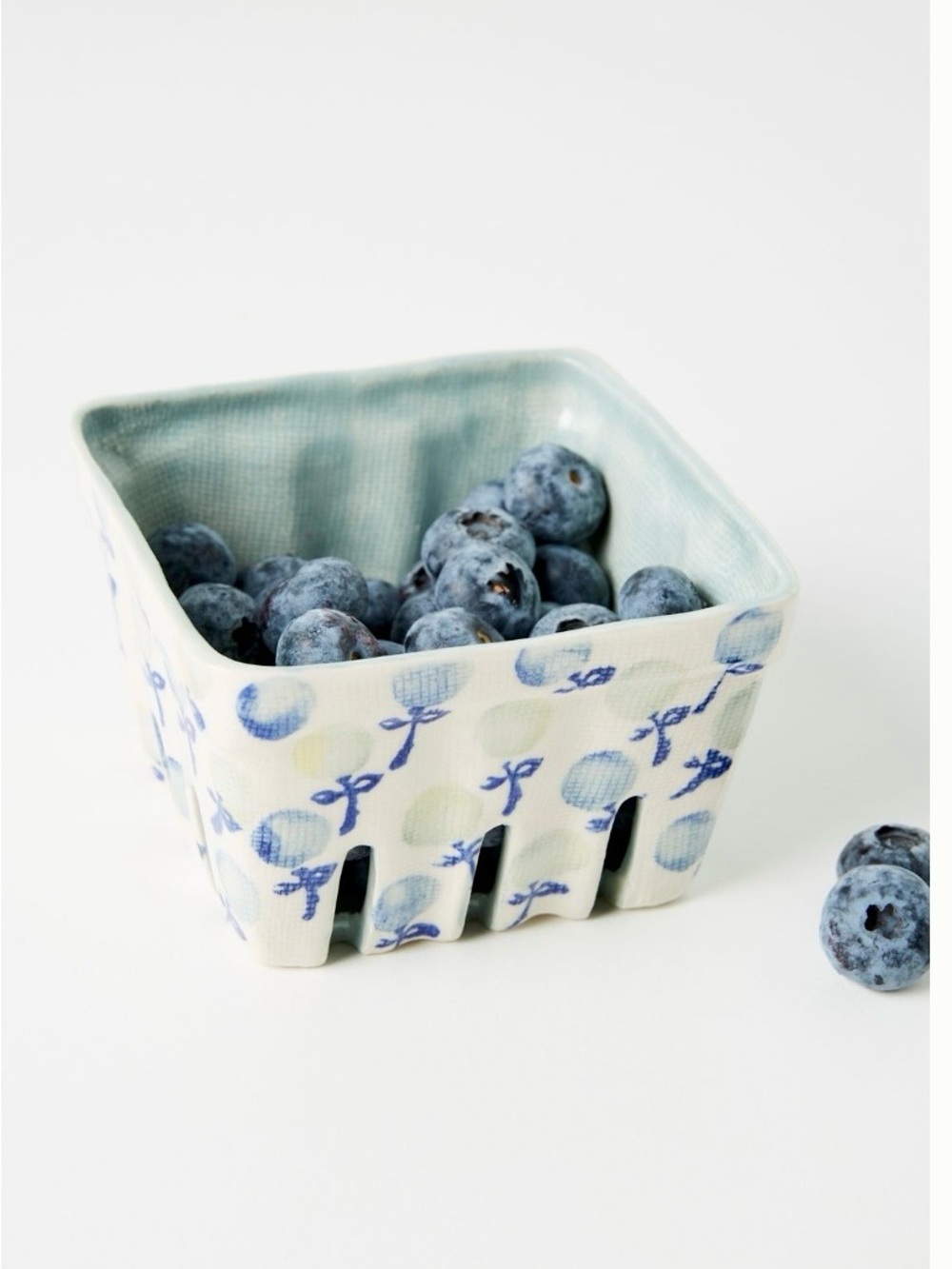 NWT Anthropologie Floral Berry Basket 🦋